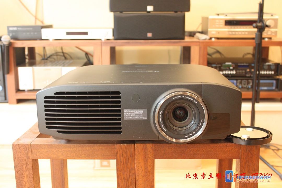 松下PT-AE7000EH高清3D投影机实物照片简介 20111219094210105