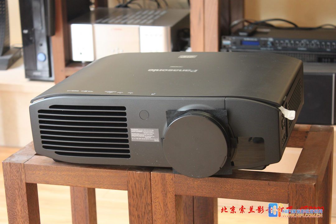 松下PT-AE7000EH高清3D投影机实物照片简介 20111219094210194