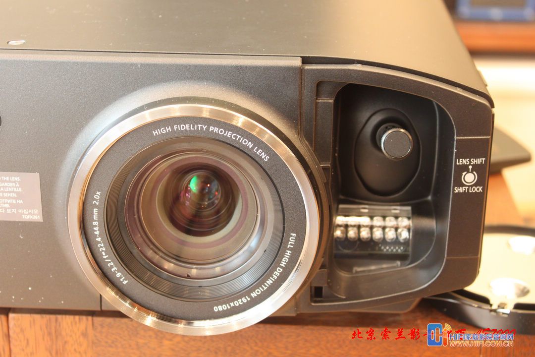 松下PT-AE7000EH高清3D投影机实物照片简介 20111219094211679
