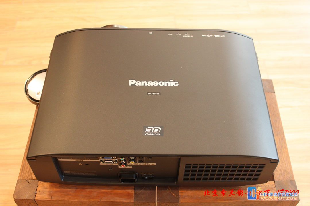 松下PT-AE7000EH高清3D投影机实物照片简介 20111219094211712