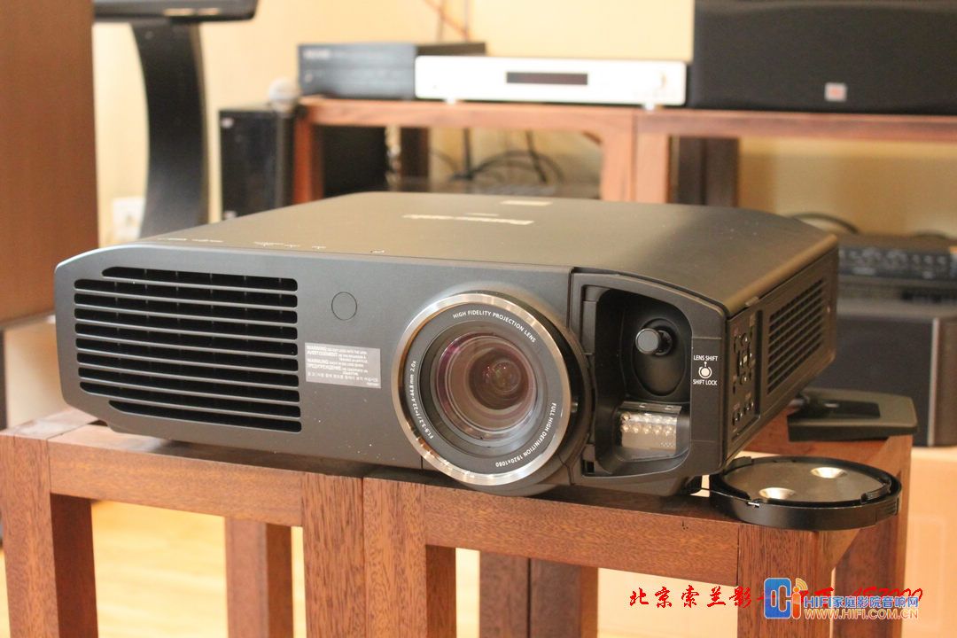 松下PT-AE7000EH高清3D投影机实物照片简介 20111219094211818