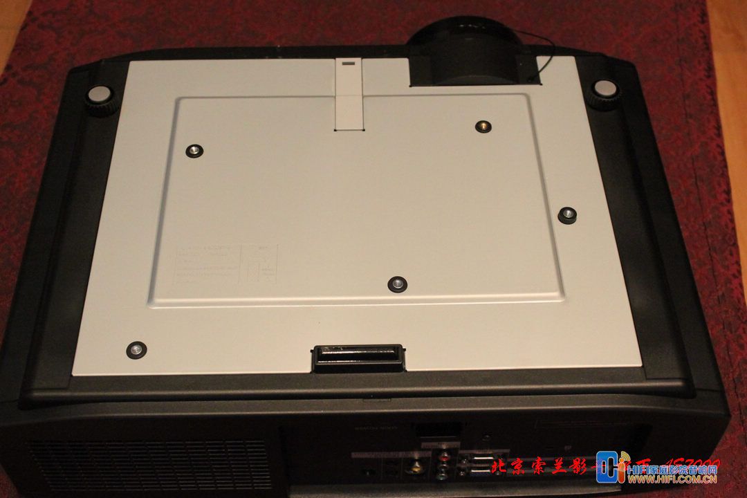 松下PT-AE7000EH高清3D投影机实物照片简介 20111219094211852