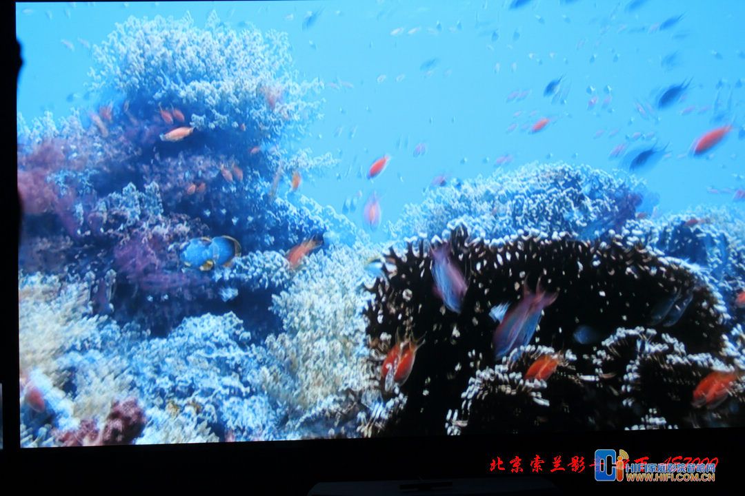 松下PT-AE7000EH高清3D投影机实物照片简介 20111219094212762