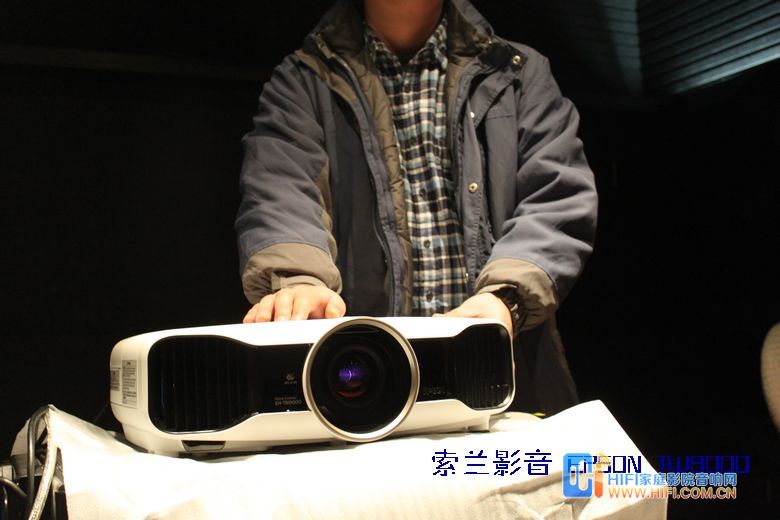 Epson 3D影院投影机TW8500评测( TW8000国外型号) 20120217034455746