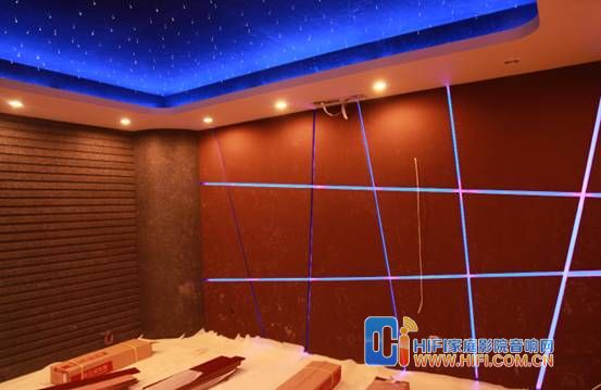 为什么聚酯纤维板会成为家庭影院装修的首选 家庭影院聚酯纤维板装修效果