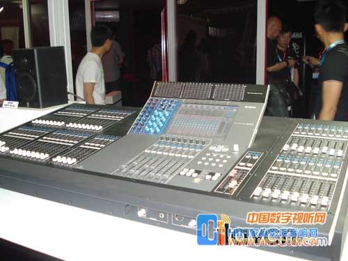 YAMAHA携各系列专业音响产品亮相PALM展 palm 2011:雅马哈数字调音台M7CL-48ES