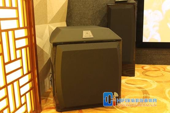 15万元打造莱蒙湖异域风情的东南亚风格家庭影院装修纪实 JBL array1400