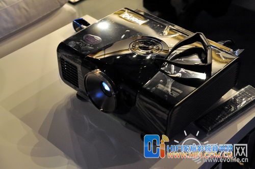 BenQ W7000