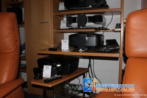 爱普生TW8500松下AE7000三菱HC7800大比拼 松下 PT-AE7000,Epson TW8500,以及三菱 HC7800D