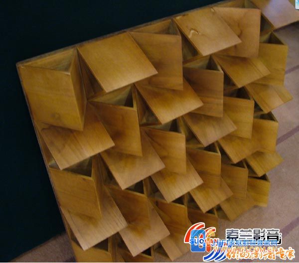 家庭影院装修中使用的新型扩散体 木质尖劈声学扩散体,对中高频均匀扩散