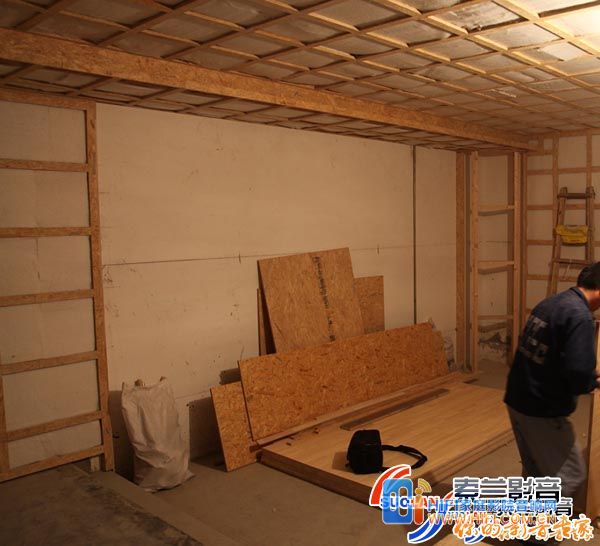 家庭影院装修用欧松板龙骨