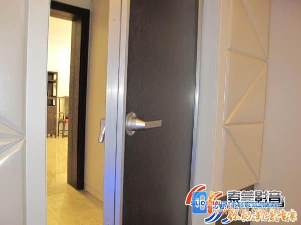 万万树家庭影院工程施工完设备进场调试 家庭影院装修隔音门