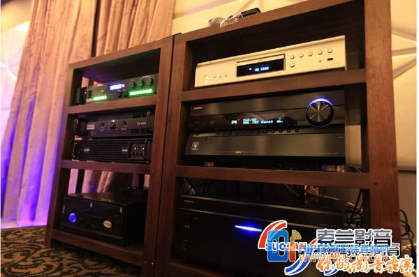 万万树家庭影院工程施工完设备进场调试 家庭影院音响设备
