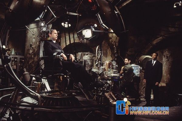 《黑衣人2》邪恶的外星魔女来到地球寻找统治宇宙万物的关键外星人 黑衣人