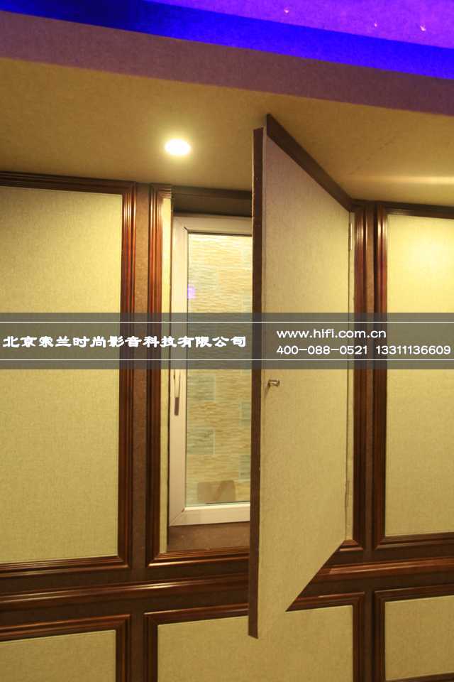领秀翡翠山地下室小型家庭影院装修案例 小型家庭影院装修设计隐形窗