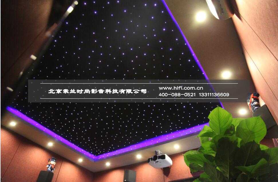 复式楼顶层建成豪华家庭影院 浪漫星空顶