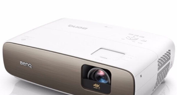 配上明基W2700家用投影仪 给你最清晰的画质体验 明基W2700家用投影仪