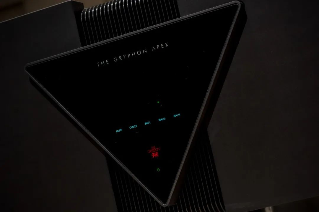 丹麦贵丰 Gryphon Audio Apex 顶峰后级的出现 20220715035654825