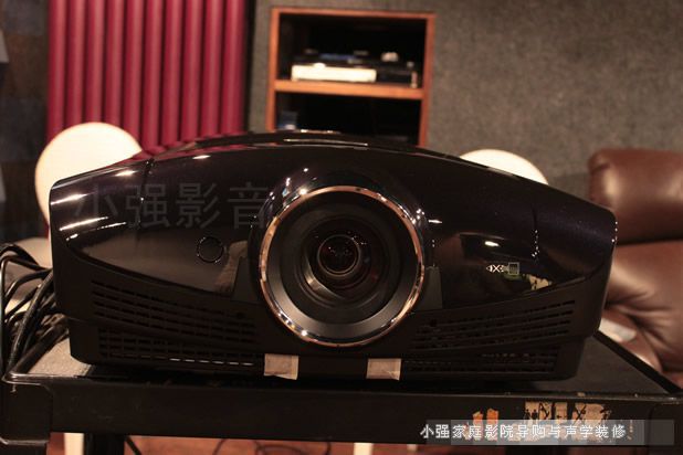 优质2D画面与先进的3D技术结合下的三菱HC9000D \