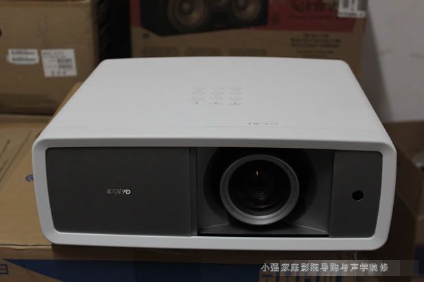 首曝短焦全高清投影三洋Z800新品开箱照 PLV-Z800